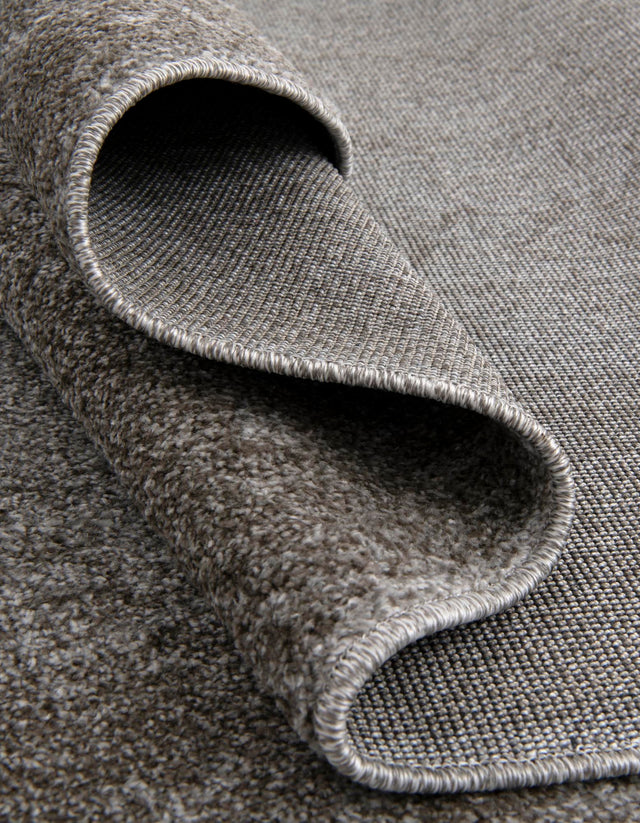 Light Gray 7' 10 x 7' 10 La Jolla Round Area Rug 100% Polypropylene Traditional Pattern Easy Clean Carpet for Living, Dining, Bedroom, Office for Sale at Rug Engine