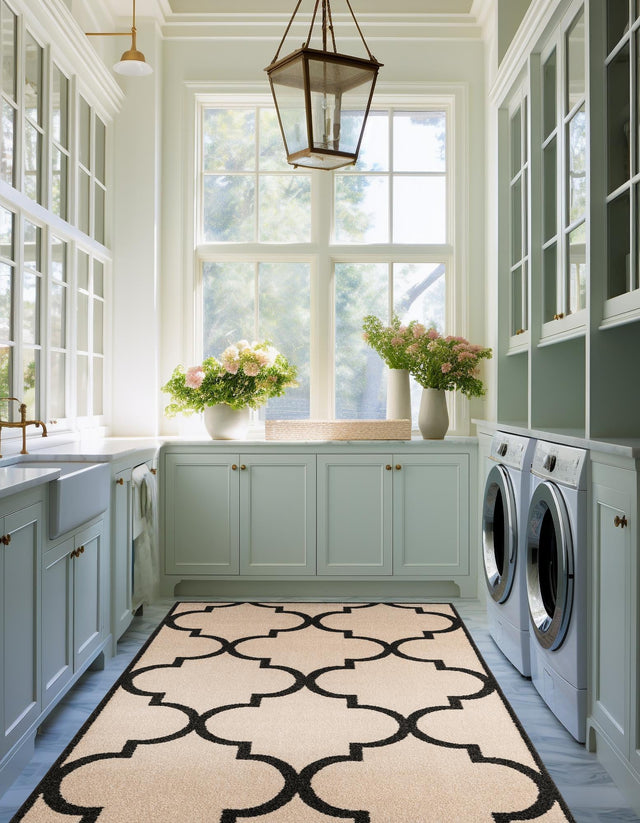 Beige and Black 5' 1 x 8' Trellis Rectangle Area Rug