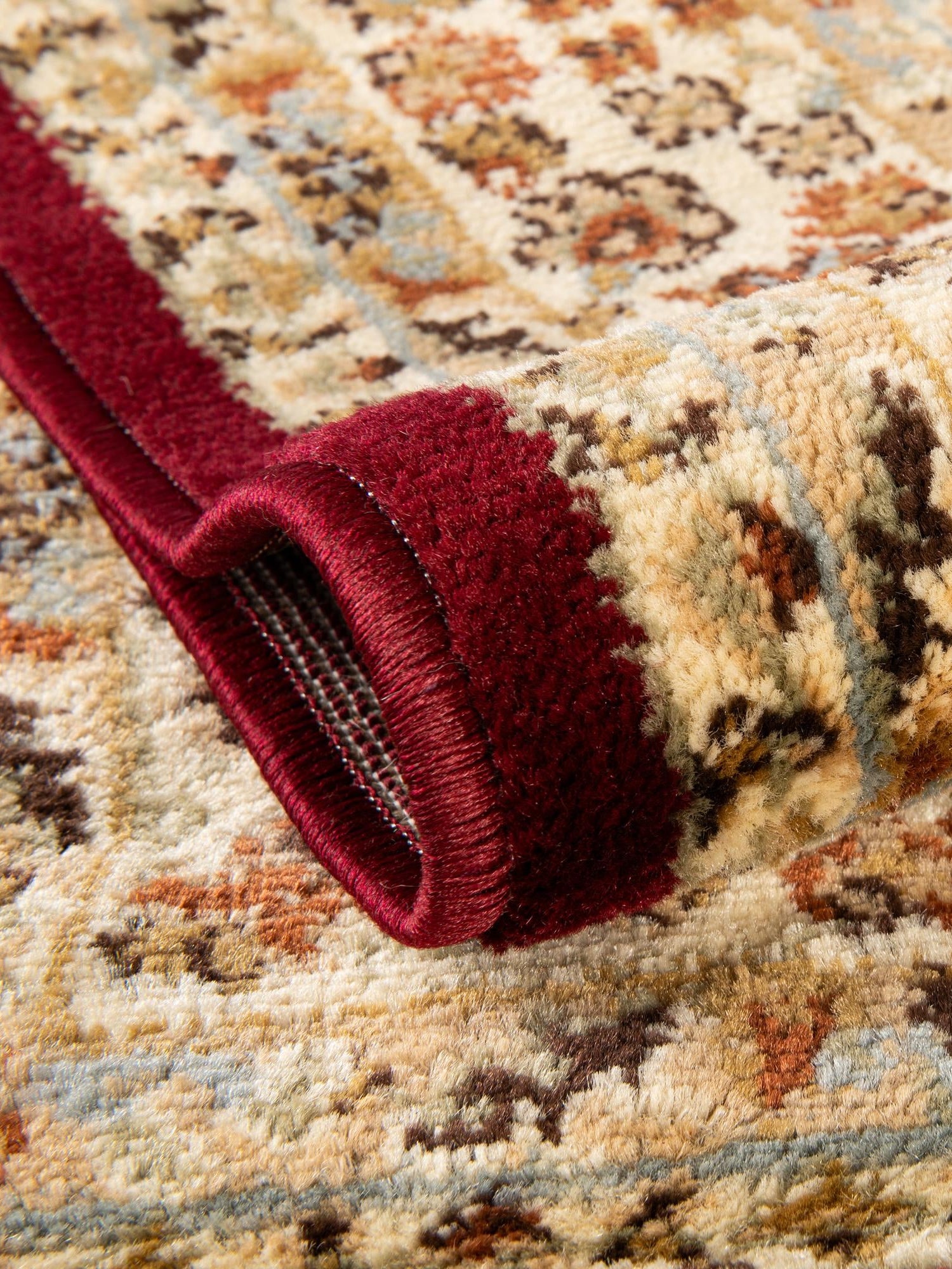 Red 7' 10 x 7' 10 Voyage Round Area Rug