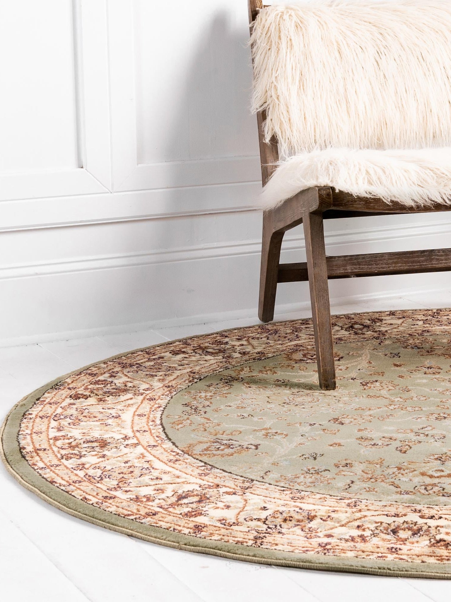 Light Green 7' 10 x 7' 10 Voyage Round Area Rug