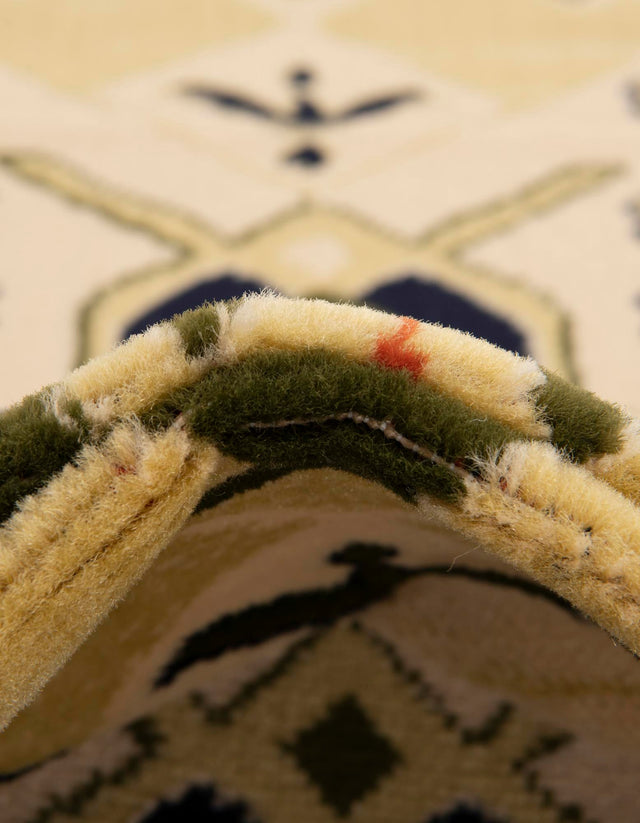 Cream 2' x 3' 1 Taftan Rectangle Area Rug