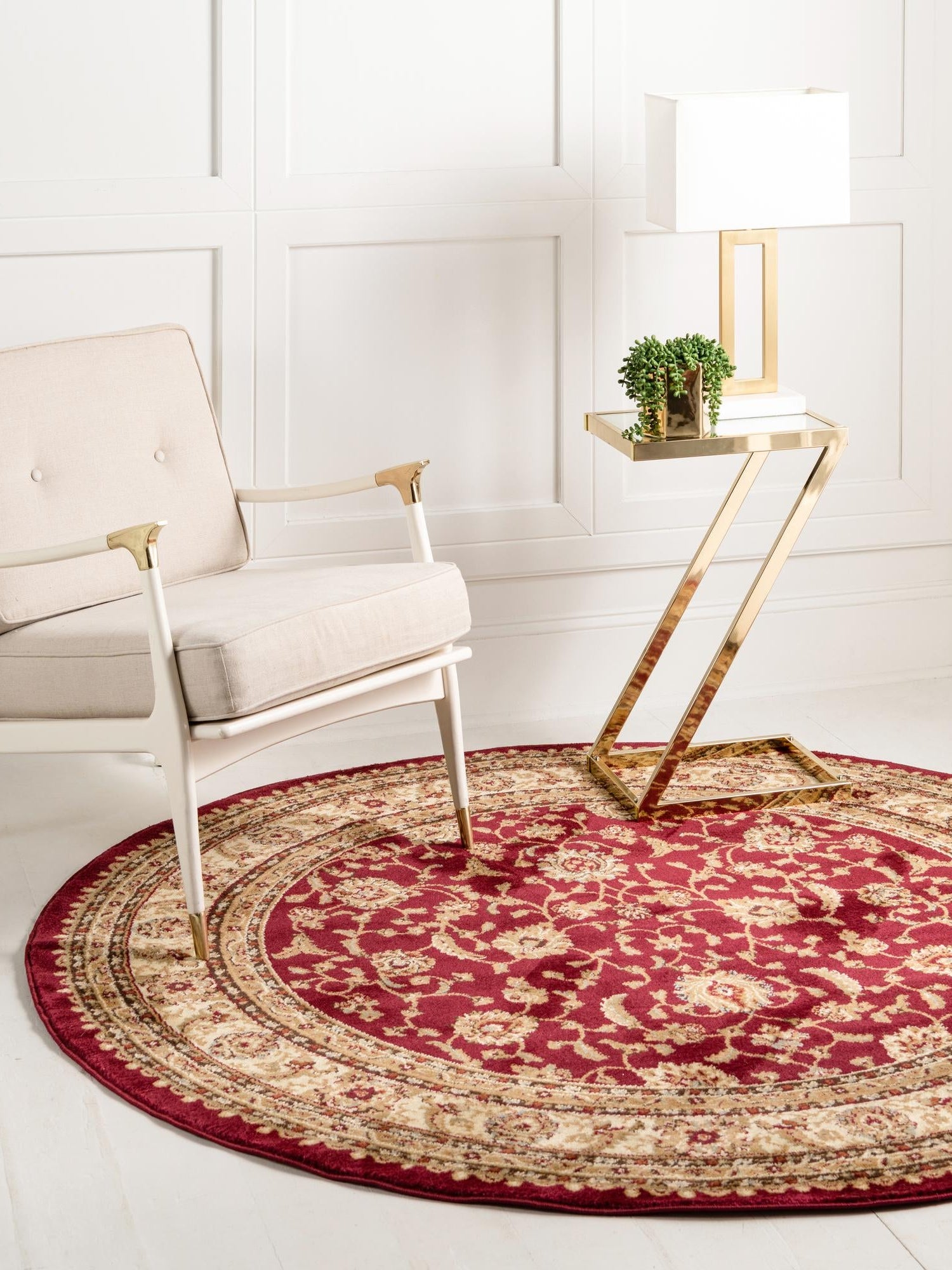 Red 7' 10 x 7' 10 Voyage Round Area Rug