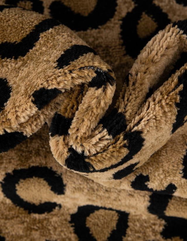 Light Brown 5' 3 x 8' Wildlife Rectangle Area Rug