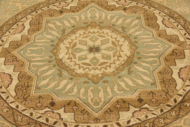 Cream 6' 1 x 6' 1 Palace Round Area Rug