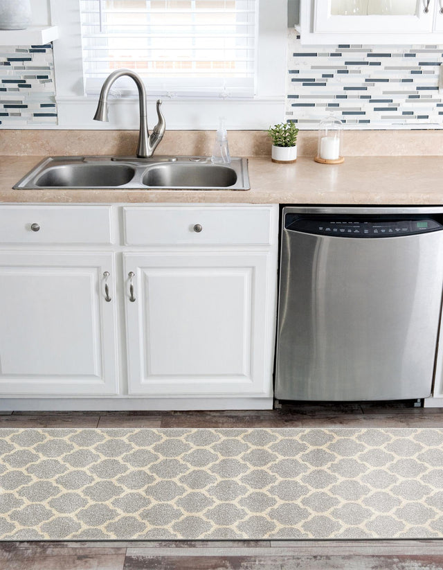 Light Gray 2' 7 x 13' 1 Trellis Runner Area Rug