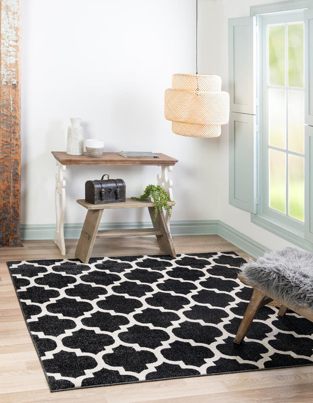 Black 7' 10 x 7' 10 Trellis Square Area Rug
