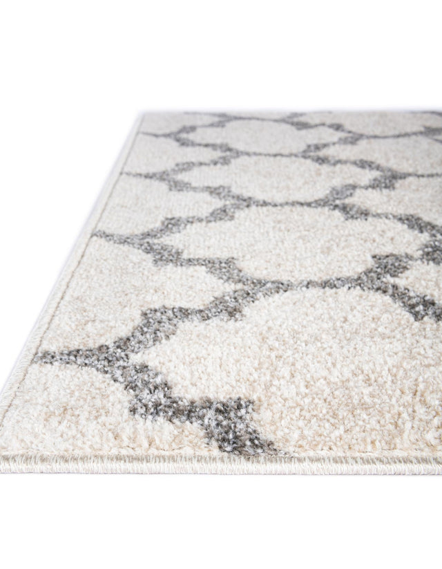 Beige and Gray 7' 10 x 7' 10 Trellis Square Area Rug