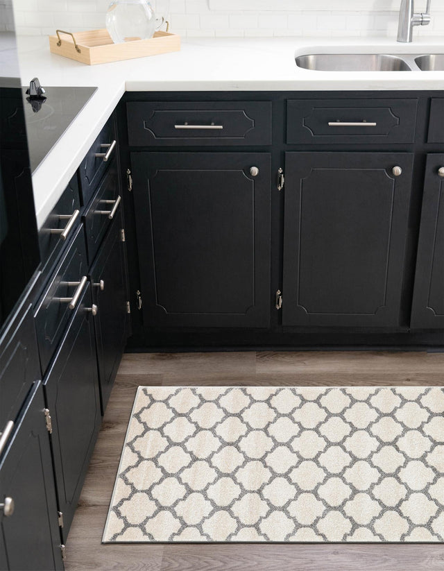 Beige and Gray 2' 7 x 13' 1 Trellis Runner Area Rug