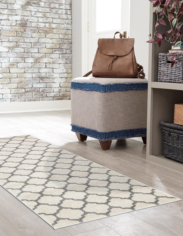 Beige and Gray 2' 7 x 13' 1 Trellis Runner Area Rug