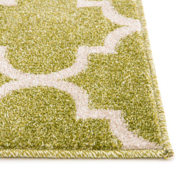 Light Green 7' 10 x 7' 10 Trellis Square Area Rug