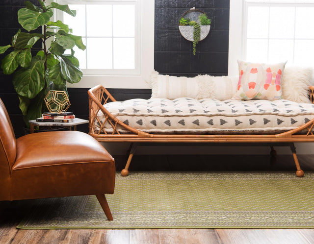 Green 4' x 6' Williamsburg Rectangle Area Rug 100% Polypropylene With Cotton Backing Durable Easy Clean Stain Resistant Carpet for Sale at Rug Engine