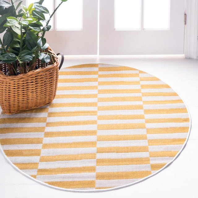 Yellow 8' x 8' Williamsburg Round Area Rug 100% Polypropylene With Cotton Backing Durable Easy Clean Stain Resistant Carpet for Sale at Rug Engine