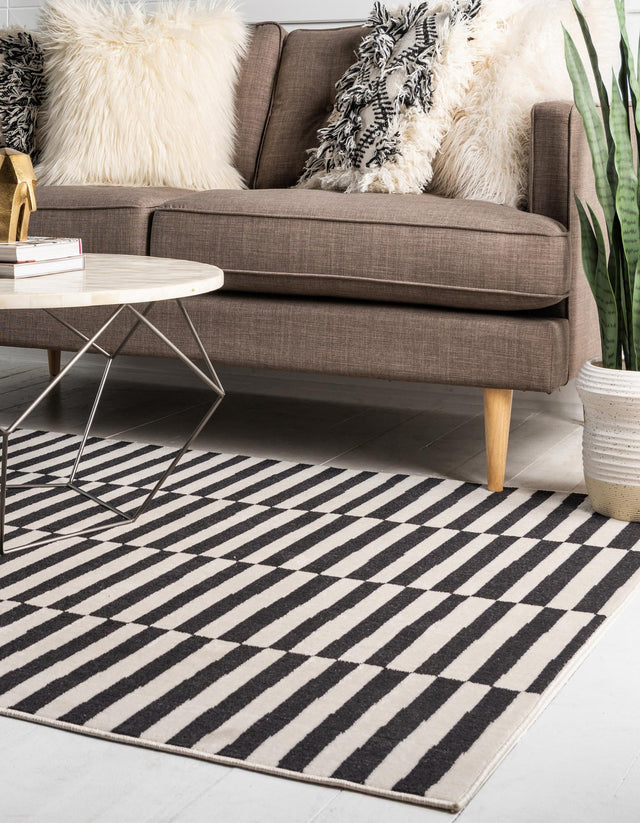 Black 5' 1 x 8' Williamsburg Rectangle Area Rug 100% Polypropylene With Cotton Backing Durable Easy Clean Stain Resistant Carpet for Sale at Rug Engine