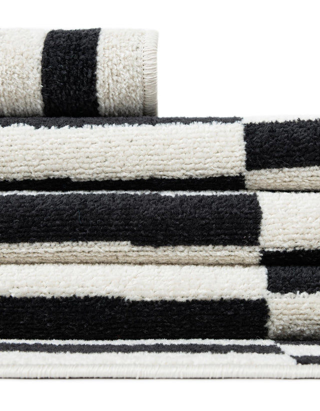 Black 3' 3 x 5' 3 Williamsburg Rectangle Area Rug 100% Polypropylene With Cotton Backing Durable Easy Clean Stain Resistant Carpet for Sale at Rug Engine