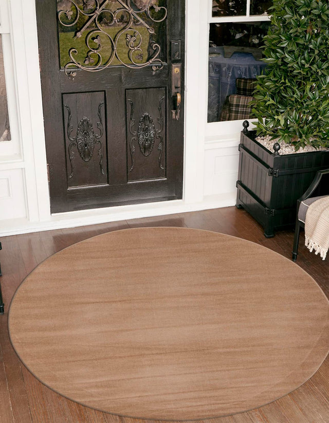 Light Brown 5' 1 x 5' 1 Williamsburg Round Area Rug 100% Polypropylene With Cotton Backing Durable Easy Clean Stain Resistant Carpet for Sale at Rug Engine