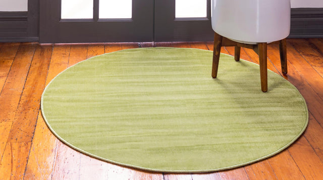 Green 5' 3 x 5' 3 Williamsburg Round Area Rug 100% Polypropylene With Cotton Backing Durable Easy Clean Stain Resistant Carpet for Sale at Rug Engine