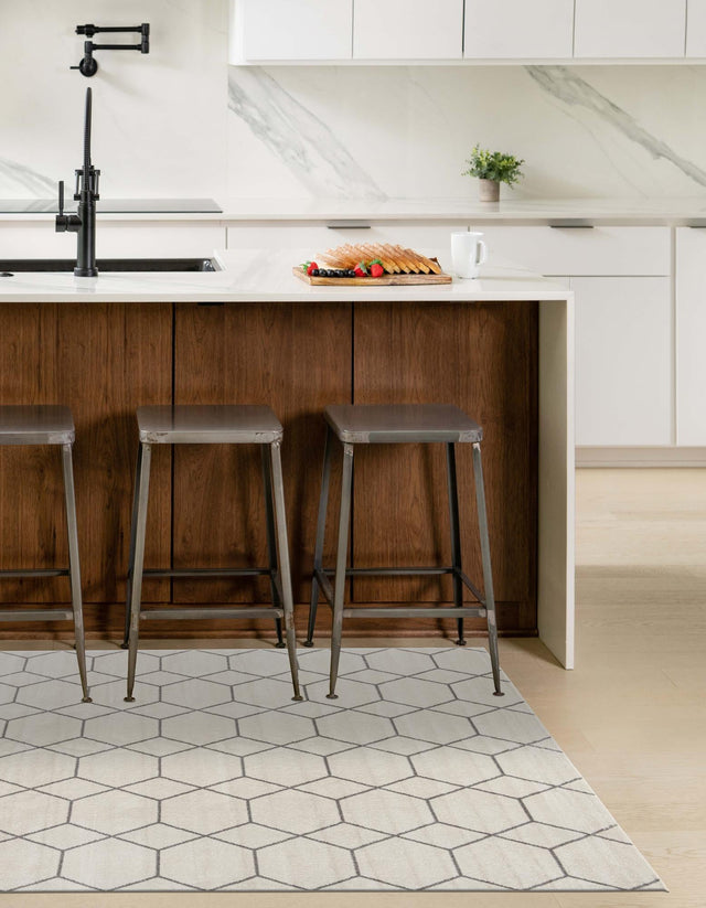 Ivory 5' 3 x 8' Trellis Frieze Rectangle Area Rug