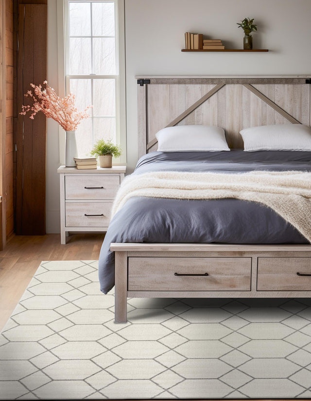 Ivory 5' 3 x 8' Trellis Frieze Rectangle Area Rug