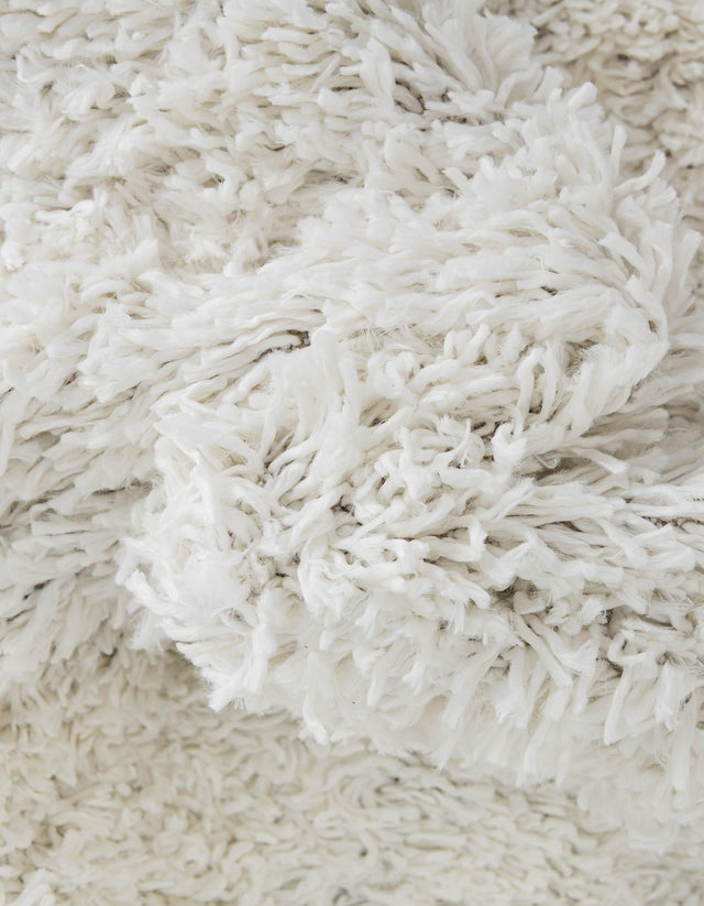 White 6' 1 x 6' 1 Davos Shag Round Area Rug Thick Soft Touch Fluffy & Plush Shaggy Pile 100% Polypropylene Carpet for Living Dining Bedrooms Office for Sale at Rug Engine