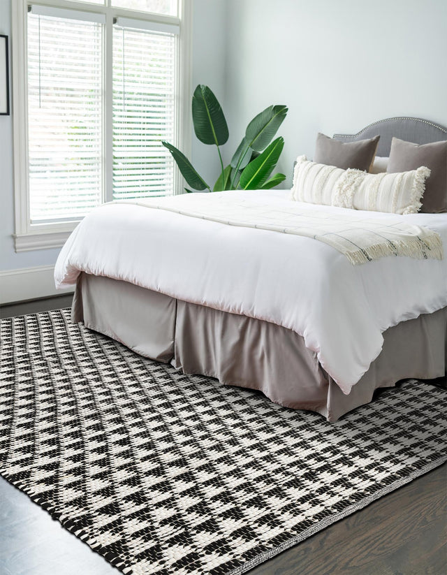 Black and White 4' 1 x 6' 1 Chindi Jute Rectangle Area Rug Interior Design Home Decor Carpet Mat for Sale at Rug Engine