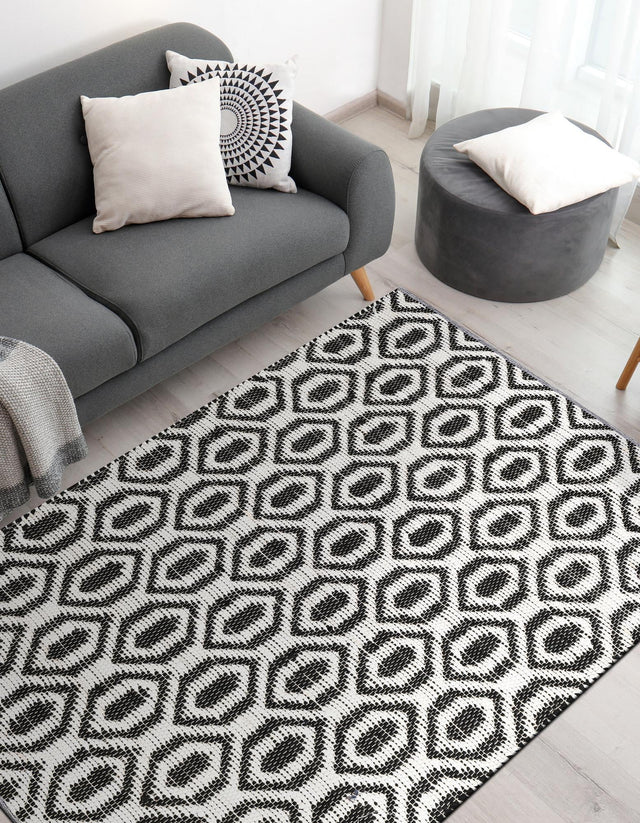 Black and White 4' 1 x 6' 1 Chindi Jute Rectangle Area Rug Interior Design Home Decor Carpet Mat for Sale at Rug Engine