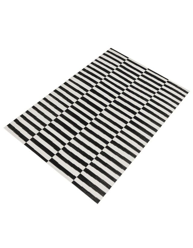 Black 3' 3 x 5' 3 Williamsburg Rectangle Area Rug 100% Polypropylene With Cotton Backing Durable Easy Clean Stain Resistant Carpet for Sale at Rug Engine