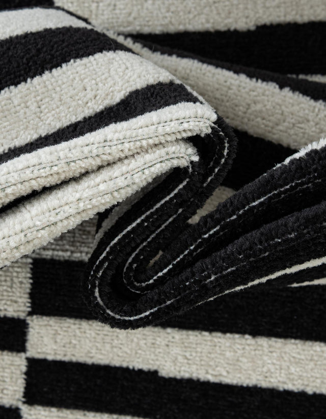 Black 5' x 5' Williamsburg Octagon Area Rug 100% Polypropylene With Cotton Backing Durable Easy Clean Stain Resistant Carpet for Sale at Rug Engine