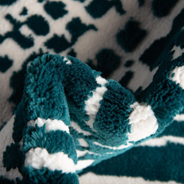 Teal 4' x 4' Vince Camuto Round Area Rug Durable Easy Clean Modern Carpet for Unique Home Interior Decorating for Sale at Rug Engine