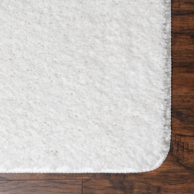 Snow White 1' 8 x 2' 7 Bano Everyday Bath Mat Soft & Plush Water Absorbing Accent Area Rug for Sale at Rug Engine