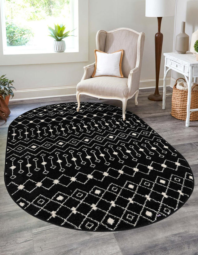 Black and White 5' 3 x 8' Tribal Trellis Oval Area Rug Geometric Southwestern Inspired Durable Carpet for Home Interior Design for Sale at Rug Engine