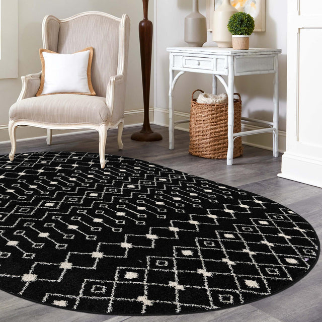 Black and White 5' 3 x 8' Tribal Trellis Oval Area Rug Geometric Southwestern Inspired Durable Carpet for Home Interior Design for Sale at Rug Engine