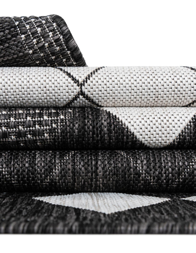 Black and White 7' 10 x 7' 10 Outdoor Modern Round Area Rug Weather Resistant for Patio, Deck, Terrace, Balcony, Porch 100% Polypropylene Modern Outside Carpet for Sale at Rug Engine