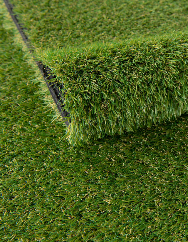 Green 5' 1 x 5' 1 Outdoor Grass Round Area Rug Thick Soft Touch Fluffy & Plush Shaggy Pile Weather Resistant for Patio, Deck, Terrace, Balcony, Porch