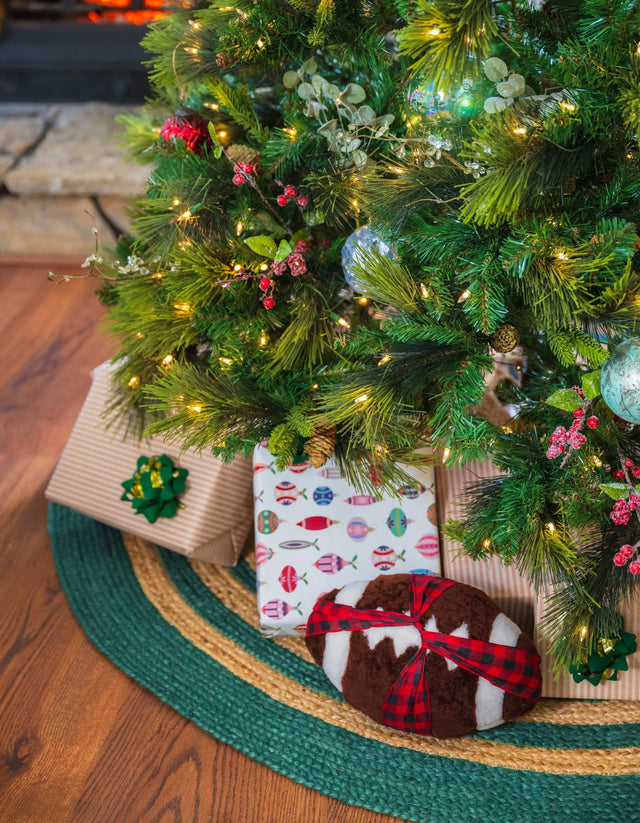 Seasonal Festive Natural and Green 7' 1 x 7' 1 Christmas Tree Skirt Round Area Rug 100% Jute All Natural Eco-Friendly Holiday Carpet Mat for Under Christmas Trees for Sale at Rug Engine