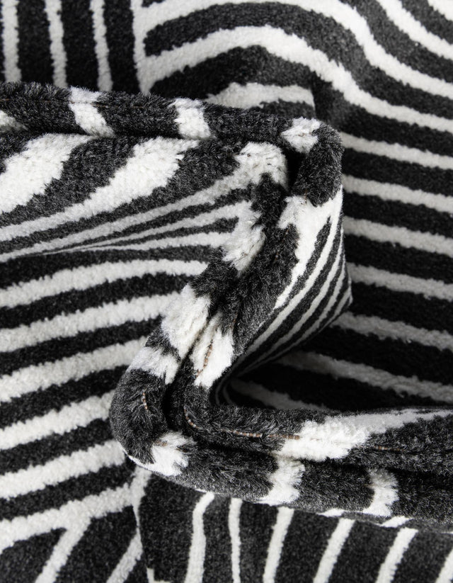 Black 2' x 3' 1 Norge Rectangle Area Rug 100% Polypropylene Easy Clean Non Shed Stain Resistant Modern Carpet for Home Interior Design for Sale at Rug Engine