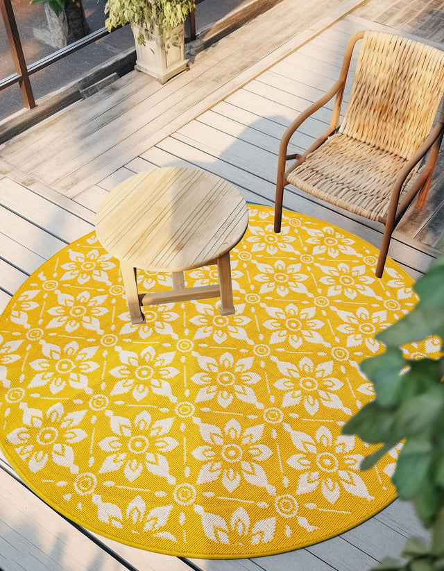 Yellow 5' 1 x 5' 1 Outdoor Trellis Round Area Rug Weather Resistant for Patio, Deck, Terrace, Balcony, Porch Geometric Design Water Safe Outside Carpet for Sale at Rug Engine