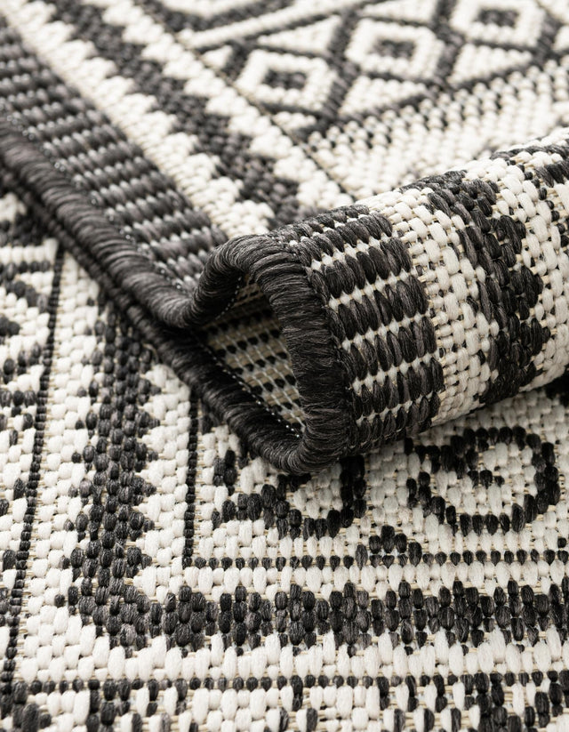 Black and White 10' x 10' Outdoor Traditional Round Area Rug Weather Resistant for Patio, Deck, Terrace, Balcony, Porch Classical Design Outside Carpet for Sale at Rug Engine