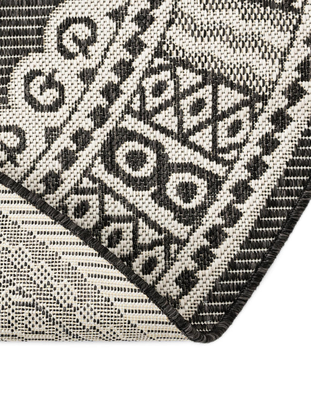Black and White 10' x 10' Outdoor Traditional Round Area Rug Weather Resistant for Patio, Deck, Terrace, Balcony, Porch Classical Design Outside Carpet for Sale at Rug Engine
