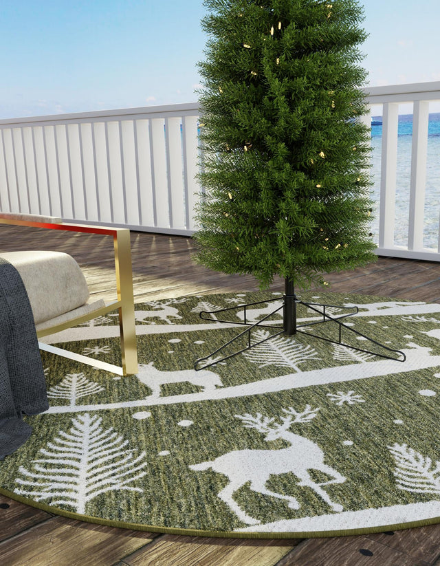 Seasonal Festive Green 7' 10 x 7' 10 Outdoor Holiday Round Area Rug Weather Resistant for Patio, Deck, Terrace, Balcony, Porch