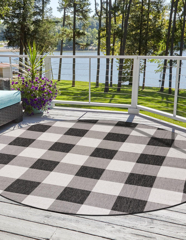 Black and White 7' 10 x 7' 10 Outdoor Checkered Round Area Rug Weather Resistant for Patio, Deck, Terrace, Balcony, Porch 100% Polypropylene Geometric Carpet for Sale at Rug Engine