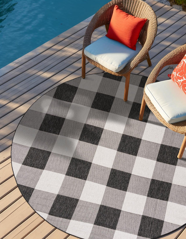 Black and White 7' 10 x 7' 10 Outdoor Checkered Round Area Rug Weather Resistant for Patio, Deck, Terrace, Balcony, Porch 100% Polypropylene Geometric Carpet for Sale at Rug Engine