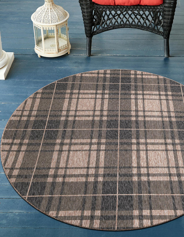 Black and Brown 7' 10 x 7' 10 Outdoor Checkered Round Area Rug Weather Resistant for Patio, Deck, Terrace, Balcony, Porch 100% Polypropylene Geometric Carpet for Sale at Rug Engine