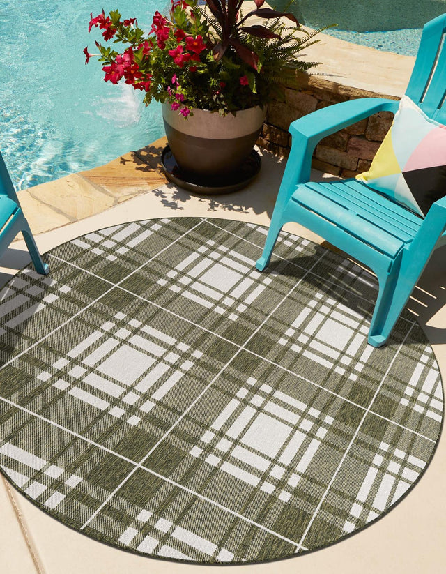 Green 3' 1 x 3' 1 Outdoor Checkered Round Area Rug Weather Resistant for Patio, Deck, Terrace, Balcony, Porch 100% Polypropylene Geometric Carpet for Sale at Rug Engine
