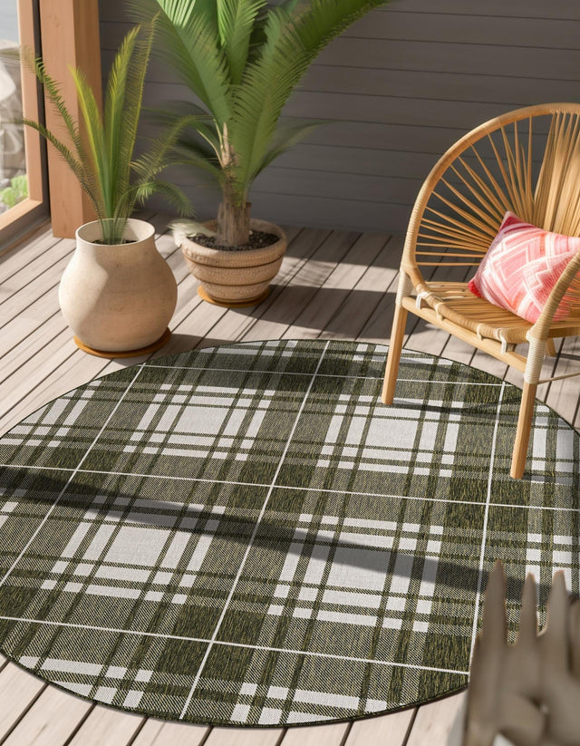 Green 3' 1 x 3' 1 Outdoor Checkered Round Area Rug Weather Resistant for Patio, Deck, Terrace, Balcony, Porch 100% Polypropylene Geometric Carpet for Sale at Rug Engine
