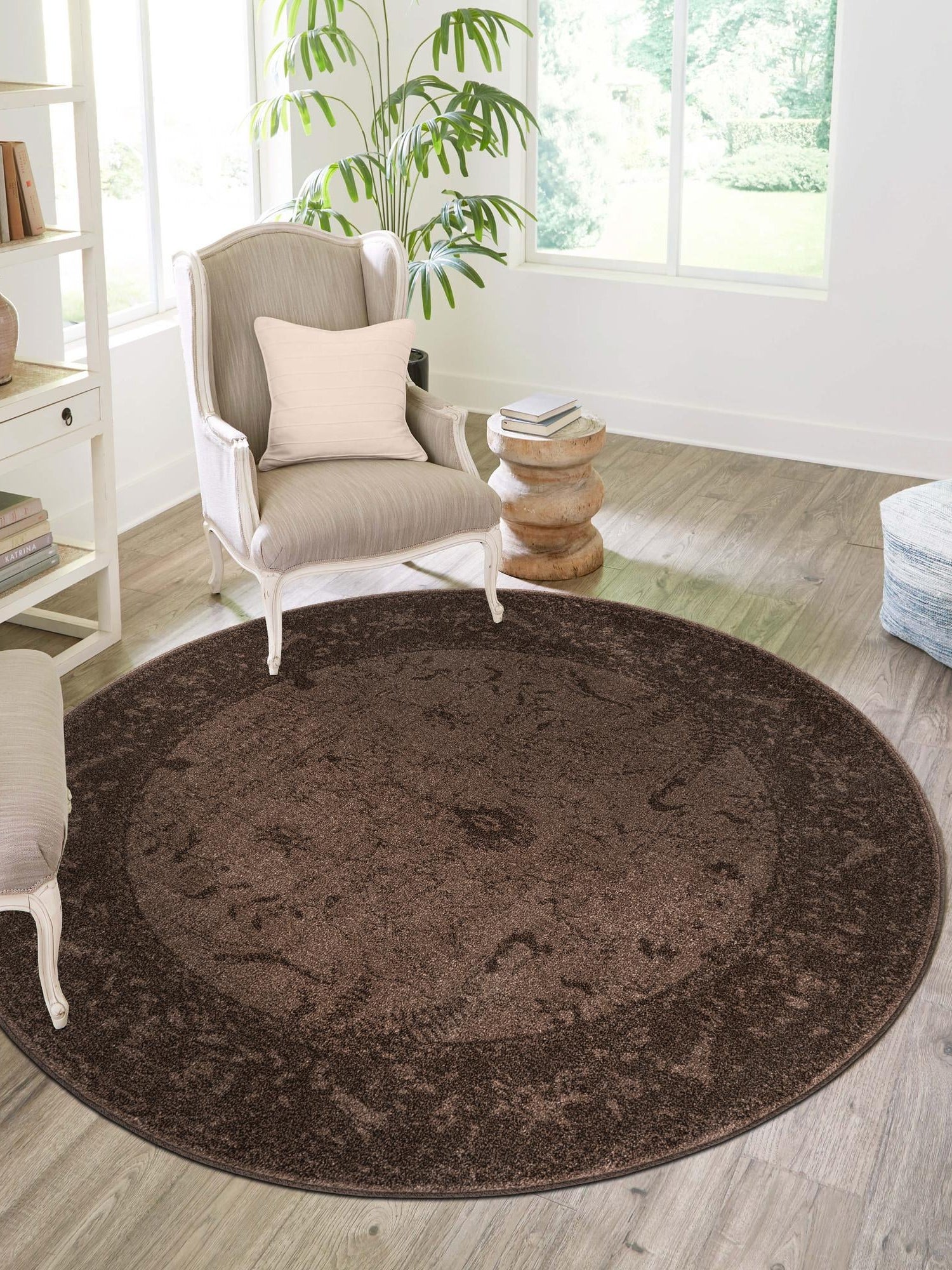 Brown 7' 10 x 7' 10 La Jolla Round Area Rug 100% Polypropylene Traditional Pattern Easy Clean Carpet for Living, Dining, Bedroom, Office for Sale at Rug Engine