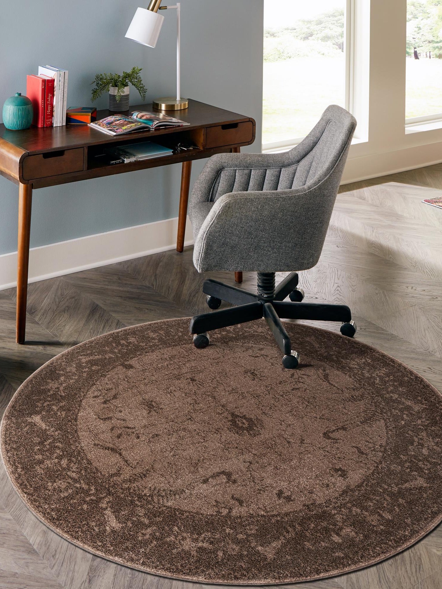 Brown 7' 10 x 7' 10 La Jolla Round Area Rug 100% Polypropylene Traditional Pattern Easy Clean Carpet for Living, Dining, Bedroom, Office for Sale at Rug Engine