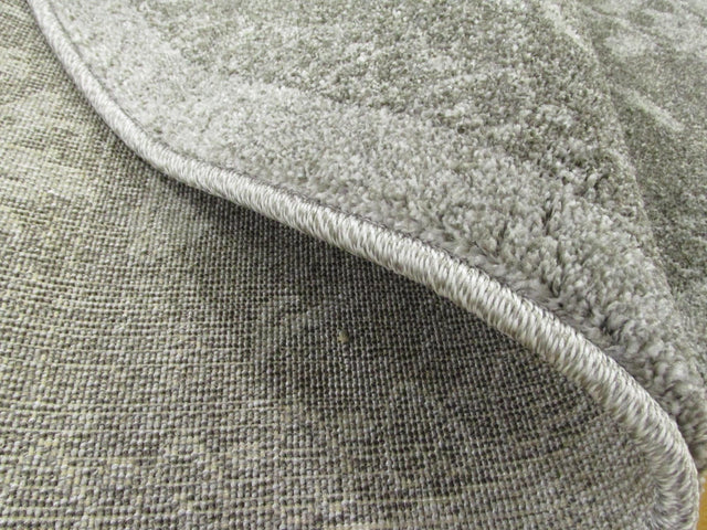 Light Gray 7' 10 x 7' 10 La Jolla Round Area Rug 100% Polypropylene Traditional Pattern Easy Clean Carpet for Living, Dining, Bedroom, Office for Sale at Rug Engine