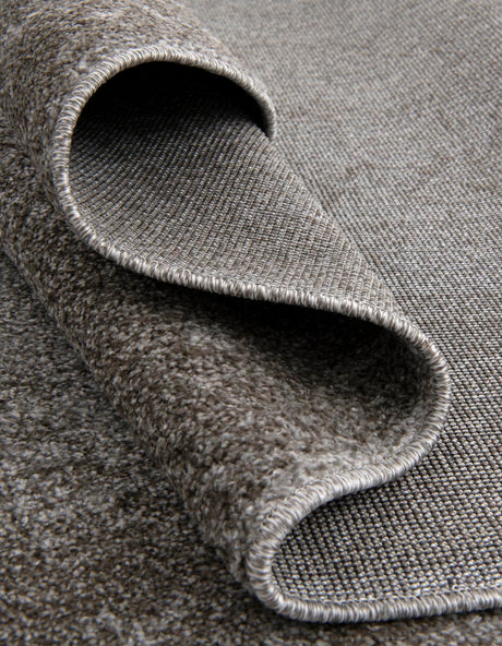 Light Gray 7' 10 x 7' 10 La Jolla Round Area Rug 100% Polypropylene Traditional Pattern Easy Clean Carpet for Living, Dining, Bedroom, Office for Sale at Rug Engine