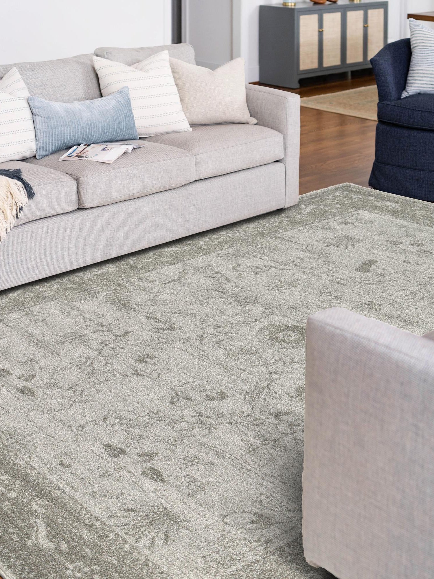 Light Gray 7' 1 x 10' La Jolla Rectangle Area Rug 100% Polypropylene Traditional Pattern Easy Clean Carpet for Living, Dining, Bedroom, Office for Sale at Rug Engine