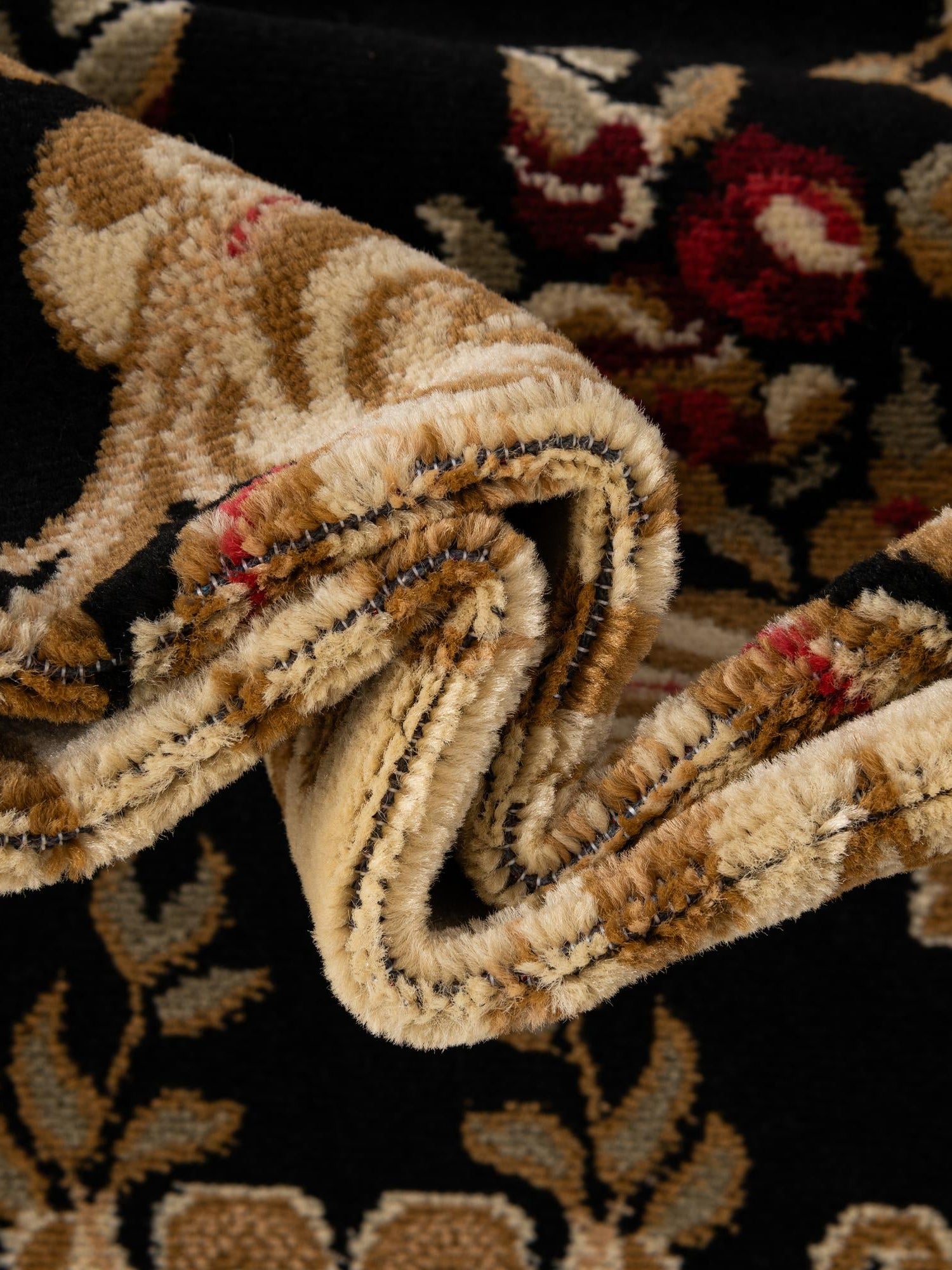 Black 4' 1 x 6' 1 Versailles Rectangle Area Rug